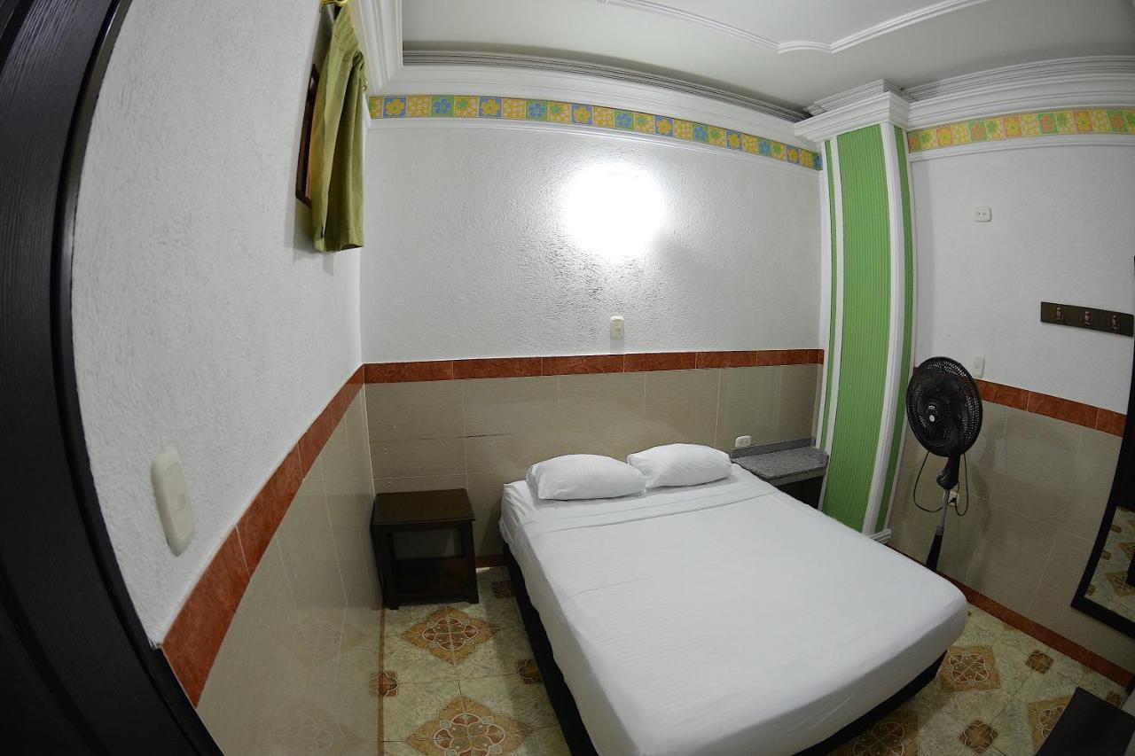 La Hermosa Hotel Buga Extérieur photo