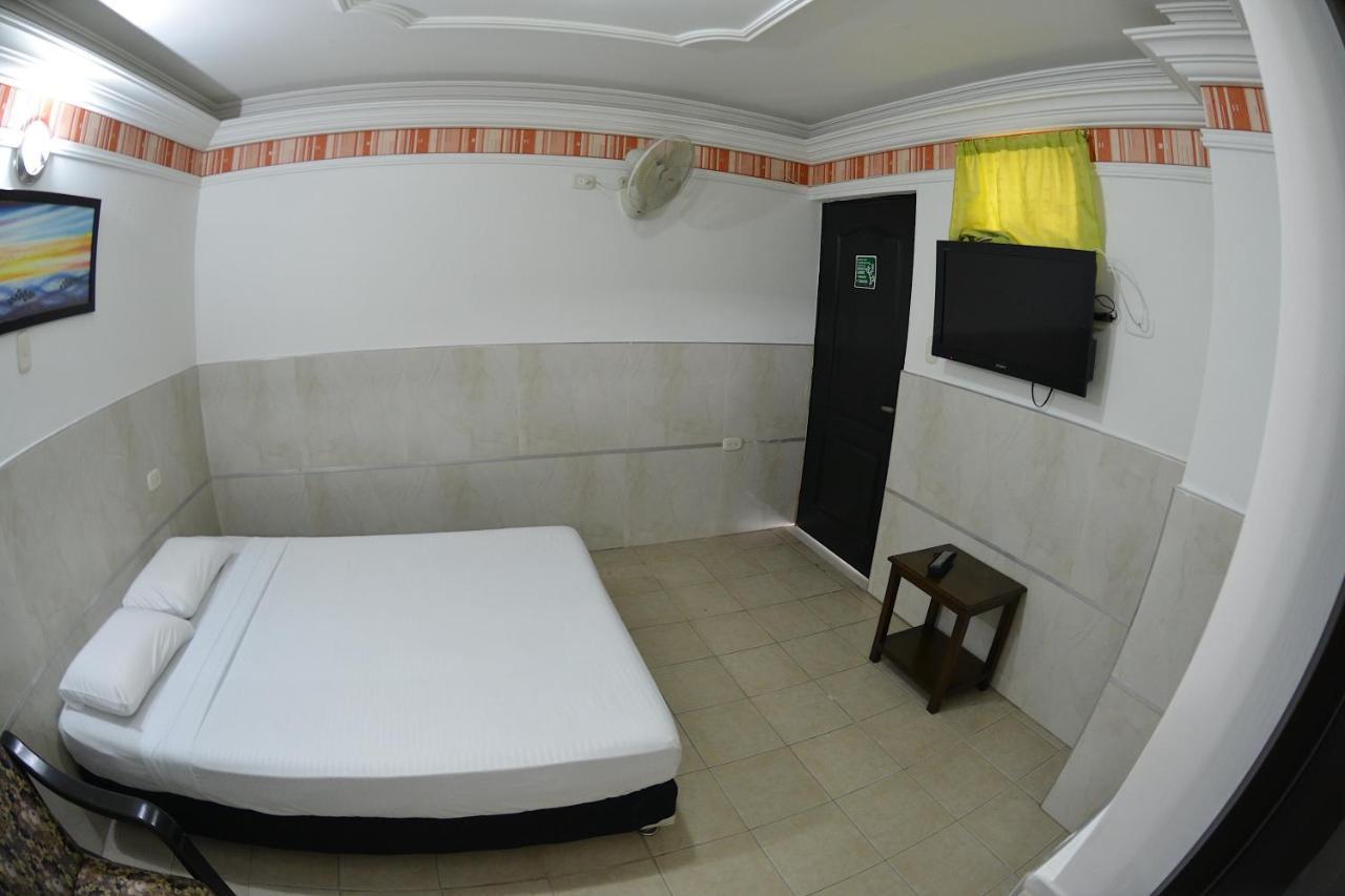 La Hermosa Hotel Buga Extérieur photo